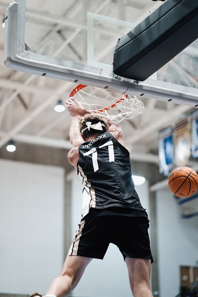 #77 throws it down